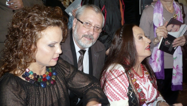 Aurel V. Zgheran cu Maria Dragomiroiu si Oana Georgescu,  Sala Palatului, 22 octombrie 2015 P1050272