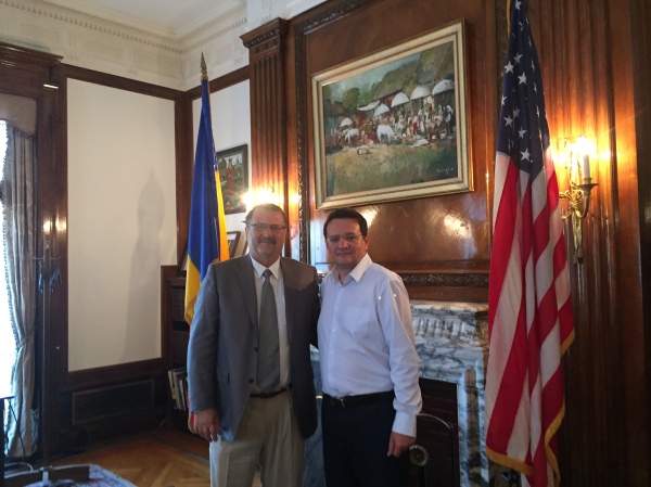 John Banu împreuna cu ambasadorul George Maior la  Ambasada României din Washington