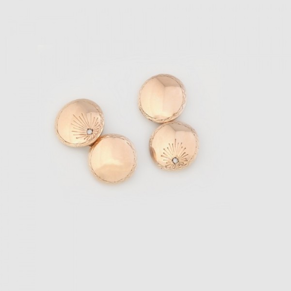 Pereche de butoni din aur, decorata cu diamante